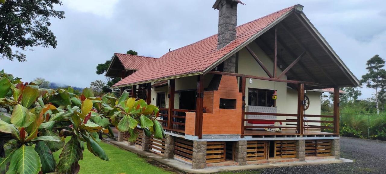 לינה וארוחת בוקר Macas Quinta Isabel, Casa De Huespedes & Cafeteria מראה חיצוני תמונה