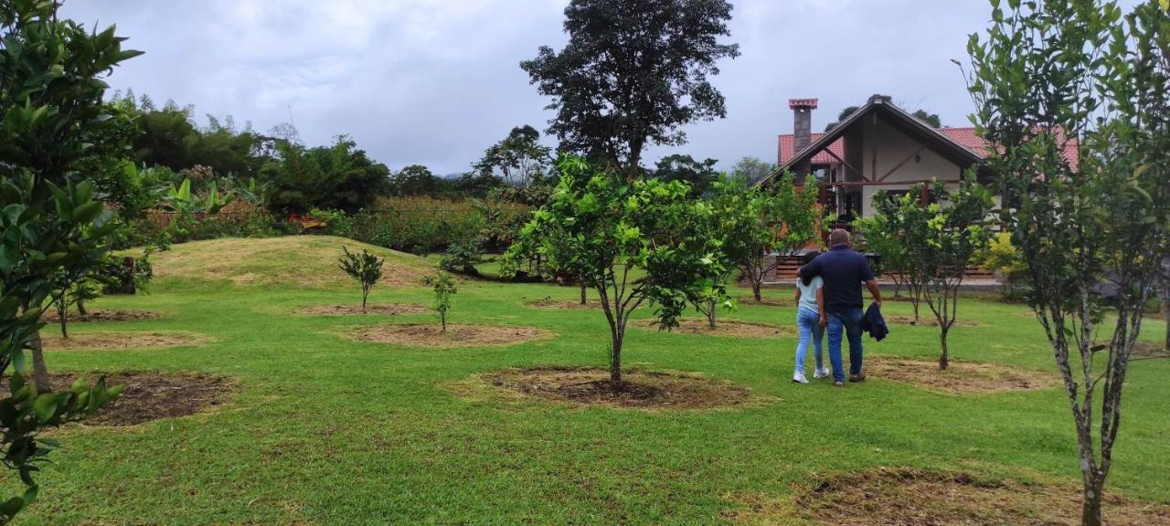 לינה וארוחת בוקר Macas Quinta Isabel, Casa De Huespedes & Cafeteria מראה חיצוני תמונה