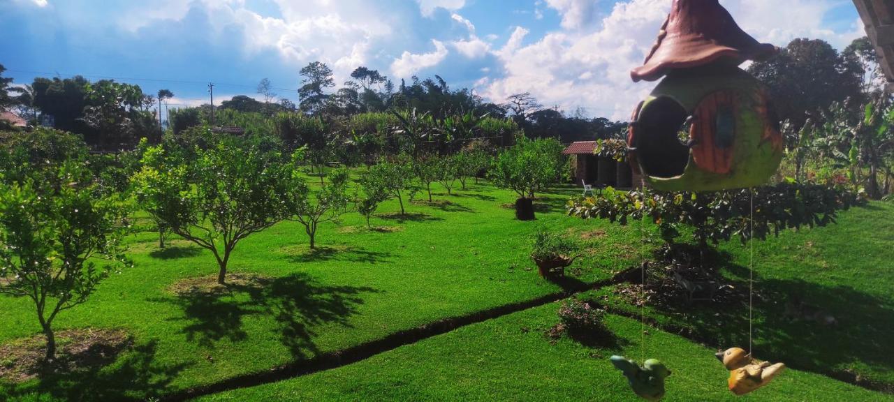 לינה וארוחת בוקר Macas Quinta Isabel, Casa De Huespedes & Cafeteria מראה חיצוני תמונה