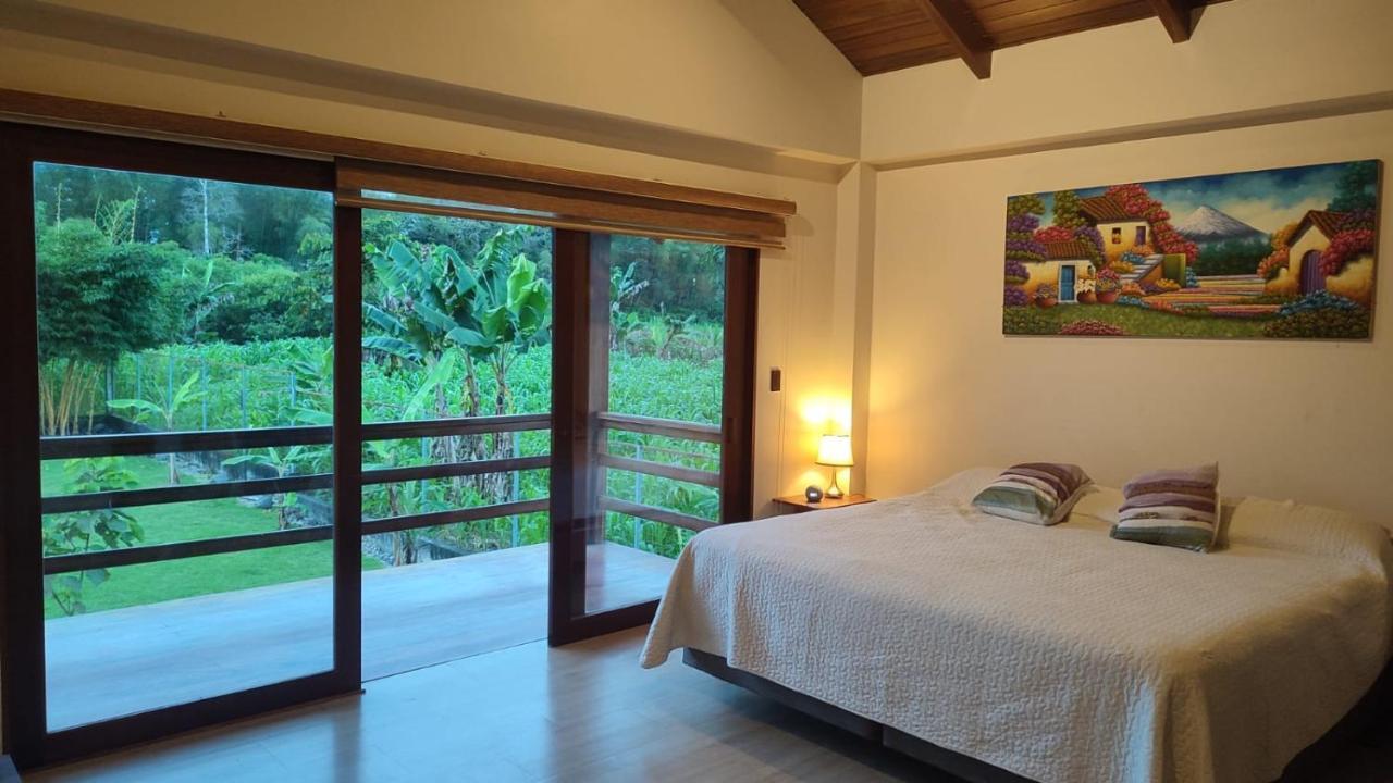לינה וארוחת בוקר Macas Quinta Isabel, Casa De Huespedes & Cafeteria מראה חיצוני תמונה